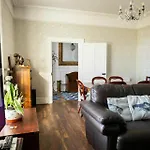 Feriehus Views Elegant & Modernised 5bd Period