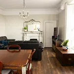 Feriehus Views Elegant & Modernised 5bd Period Waterford
