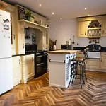 Feriehus Views Elegant & Modernised 5bd Period Waterford