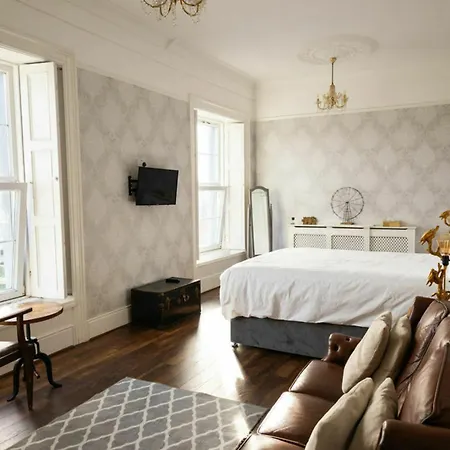 度假居 Views Elegant & Modernised 5bd Period *