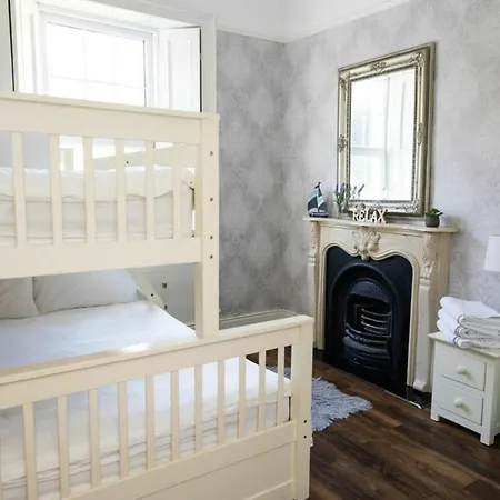 Views Elegant & Modernised 5bd Period بيت للعطل واتيرفورد