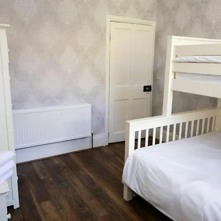Views Elegant & Modernised 5bd Period واتيرفورد