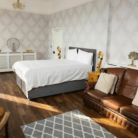 Views Elegant & Modernised 5bd Period واتيرفورد