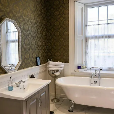 Views Elegant & Modernised 5bd Period * واتيرفورد