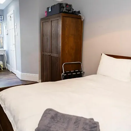 Views Elegant & Modernised 5bd Period بيت للعطل واتيرفورد