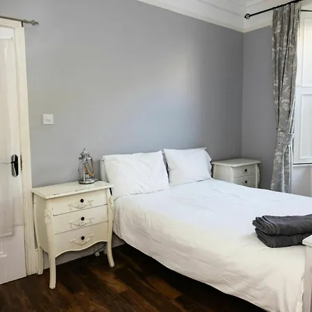 Views Elegant & Modernised 5bd Period *