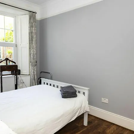 Views Elegant & Modernised 5bd Period * واتيرفورد
