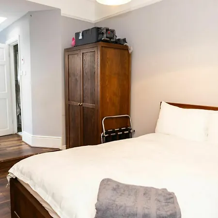 Views Elegant & Modernised 5bd Period