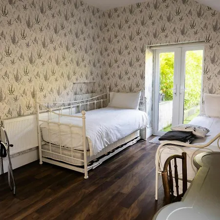 Views Elegant & Modernised 5bd Period واتيرفورد