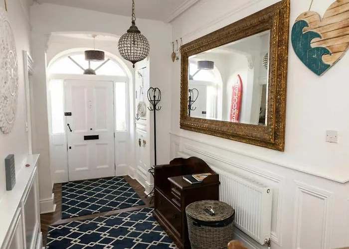 Views Elegant & Modernised 5bd Period 別荘