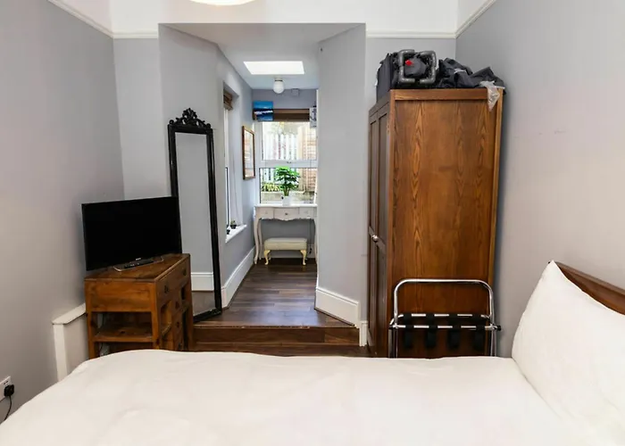 Views Elegant & Modernised 5bd Period Feriehus *