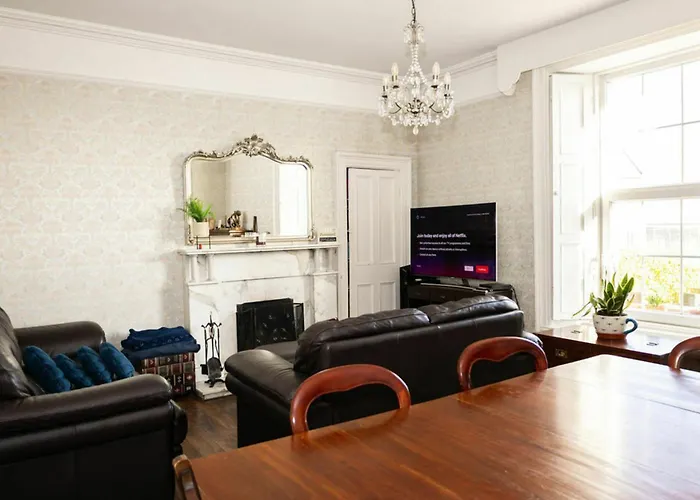 Feriehus Views Elegant & Modernised 5bd Period *