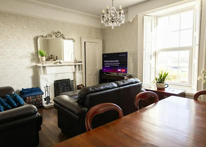 Views Elegant & Modernised 5bd Period *